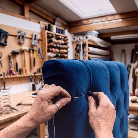 Linde Tarn – Neubezug eines Sofas